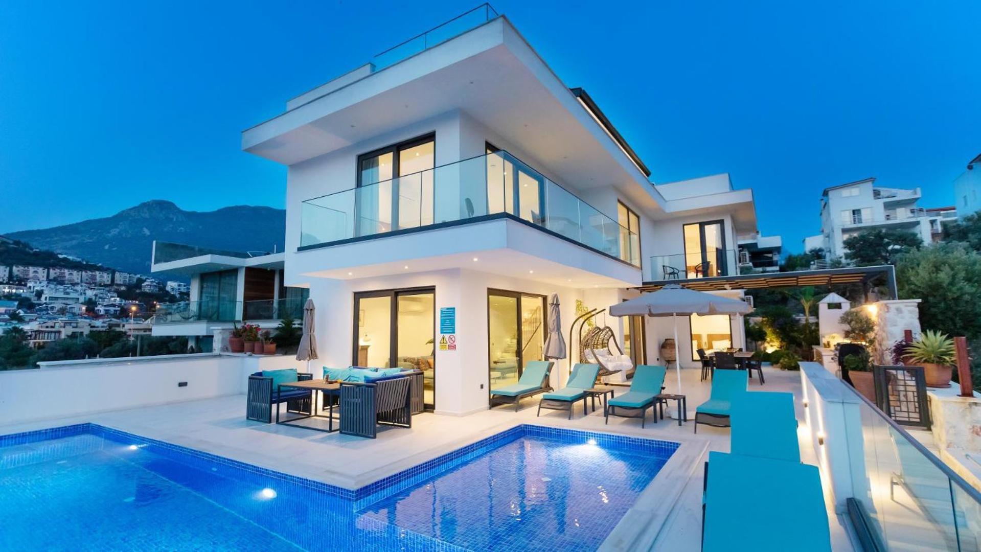 4 Bedroom 1860 *